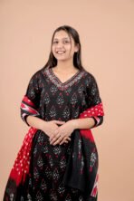 Gulnaar Black Embroidered Kurta Pant Dupatta Set for Women - Image 7